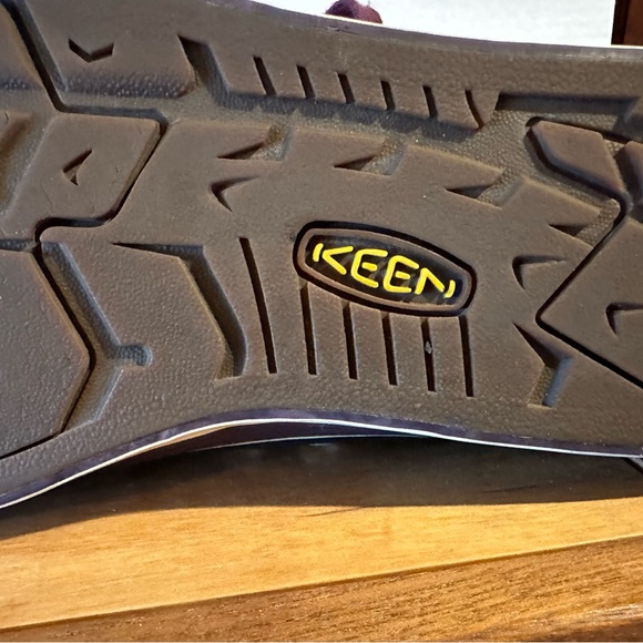 KEEN Paisley purple/pink old school canvas sneaker look!SUPER COOL!! $39  W 9 - Picture 5 of 9